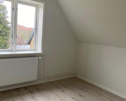 Flot, renoveret lys lejlighed