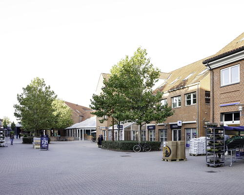 God stor 2 vær. lejebolig på 85 m2. oven på Ølby Centeret