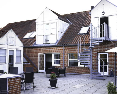 God stor 2 vær. lejebolig på 85 m2. oven på Ølby Centeret