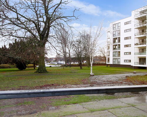 Flot 4 værelses lejlighed med altan