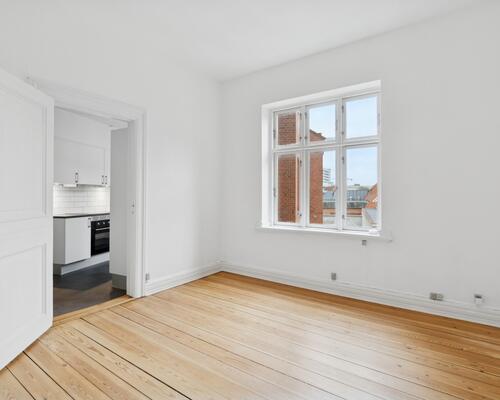 Nyrenoveret og lækker 3’er med nyt køkken