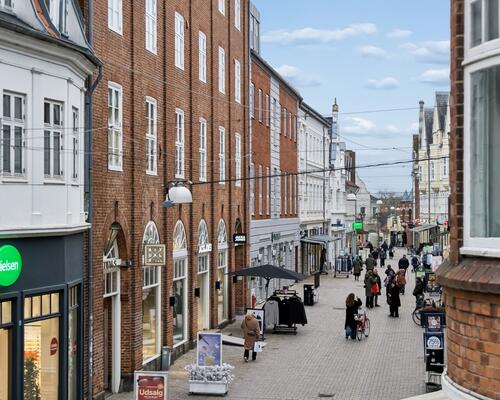 Nyrenoveret og lækker 3’er med nyt køkken