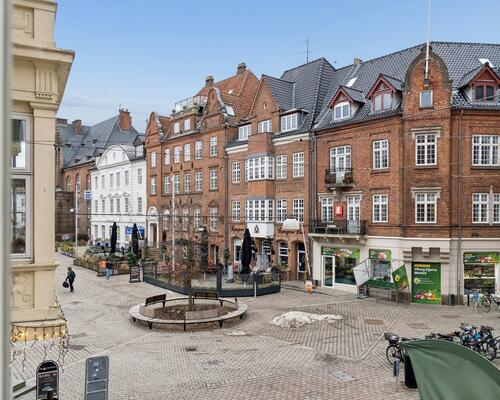 Nyrenoveret og lækker 3’er med nyt køkken