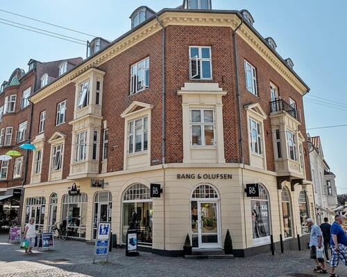 Nyrenoveret og lækker 3’er med nyt køkken