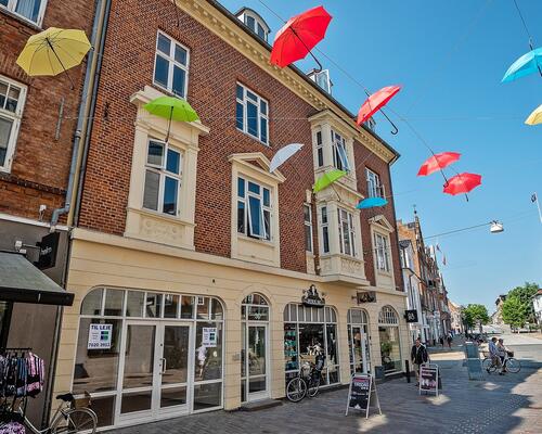 Nyrenoveret og lækker 3’er med nyt køkken