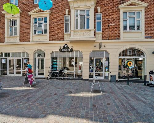 Nyrenoveret og lækker 3’er med nyt køkken