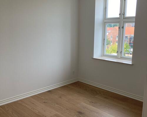 Charmerende 3. værelses herskabslejlighed