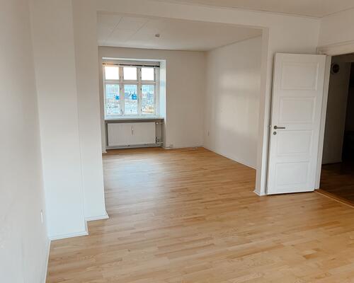 Skøn 4-værelses lejlighed i Viby