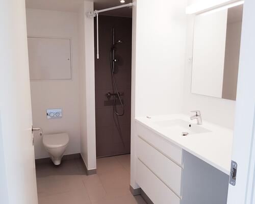 2-vær. i nyere ejendom i centrum