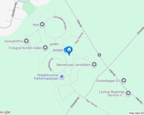 Rummelig bolig med solrig altan og terrasse