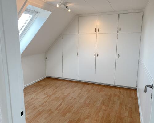 Skøn 4-værelses lejlighed i Viby