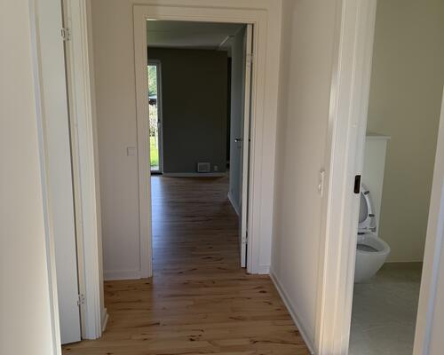 Ny renoveret 2 værelses stue bolig