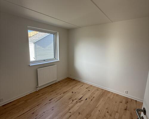 Ny renoveret 2 værelses stue bolig