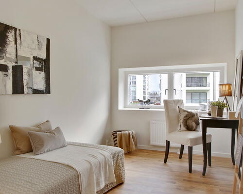 Flot 4 værelses lejlighed med altan