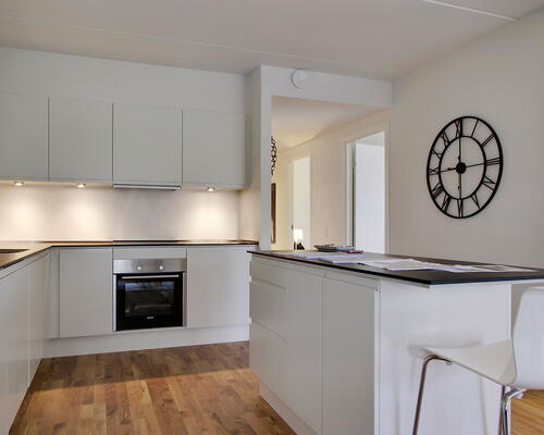 Flot 4 værelses lejlighed med altan