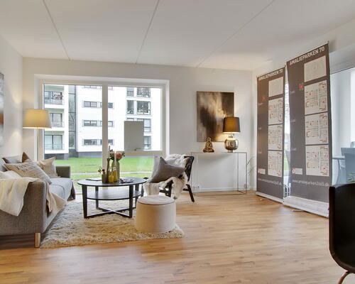 Flot 4 værelses lejlighed med altan