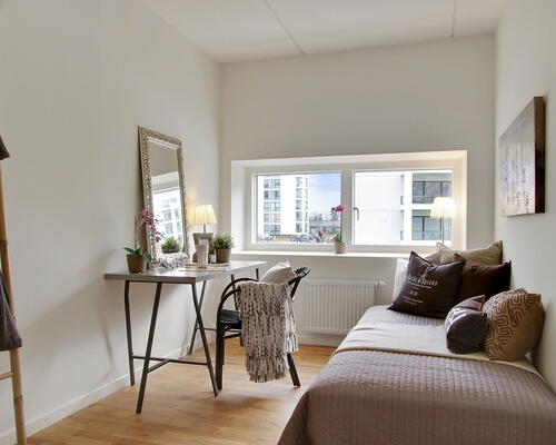 Flot 4 værelses lejlighed med altan