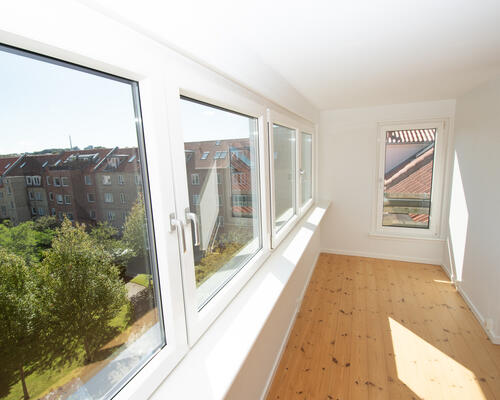 Charmerende taglejlighed med udsigt og moderne komfort