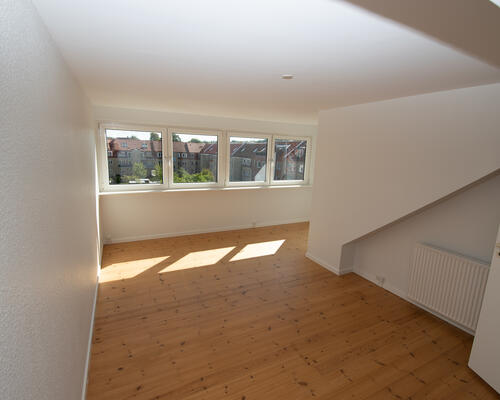 Charmerende taglejlighed med udsigt og moderne komfort