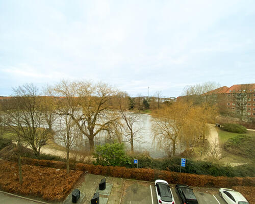 Hyggelig 2 værelses lejlighed med udsigt til østre anlæg