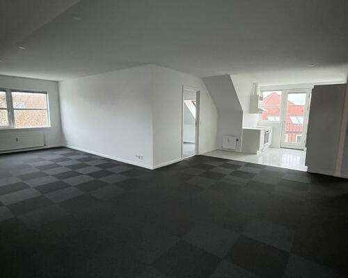 Stor 3 vær. lejebolig på 141 m2 med stort åbent køkken-alrum