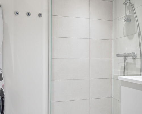 Flot 2-værelses lejlighed med god planløsning, moderne køkken, terrasse ind mod gården og gulvarme i hele boligen - Ingen bindingperiode!