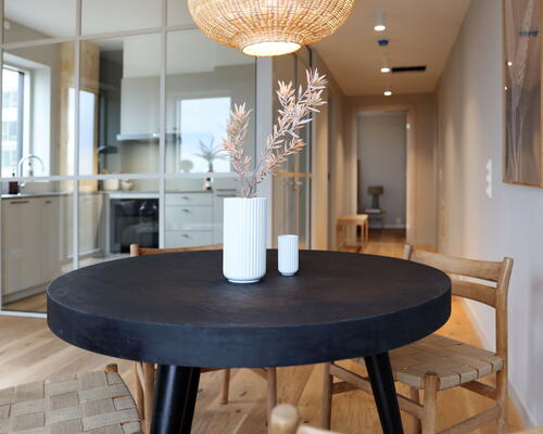 Kronen i UN17 Village - Fokus på det sunde liv - 1 vær med altan og fantastisk udsigt til Fælleden