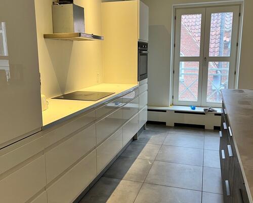 Nyrenoveret 4-værelses lejlighed med altan i Odense City