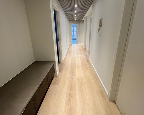 Nyrenoveret 4-værelses lejlighed med altan i Odense City