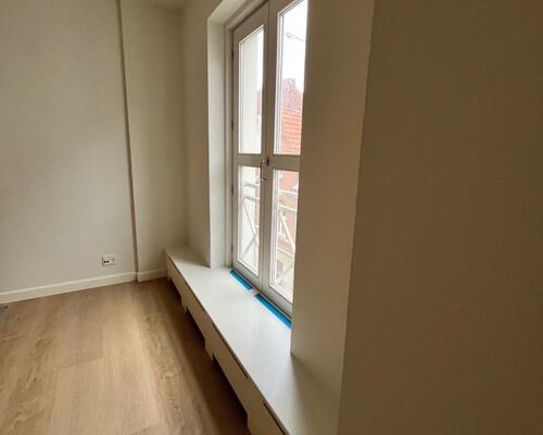 Nyrenoveret 4-værelses lejlighed med altan i Odense City