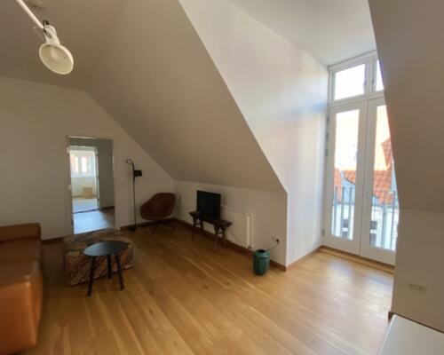 Skøn møbleret penthouse uden bopælspligt