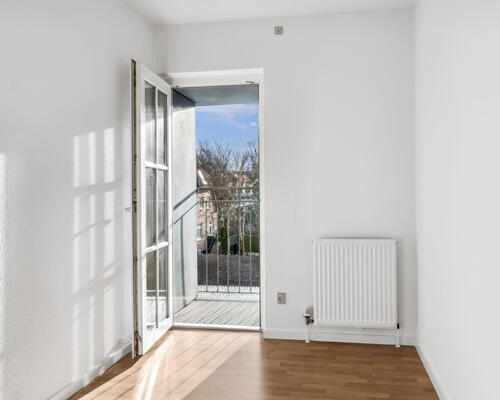 Delevenlig, charmerende og moderne bolig med altan i Odense C!