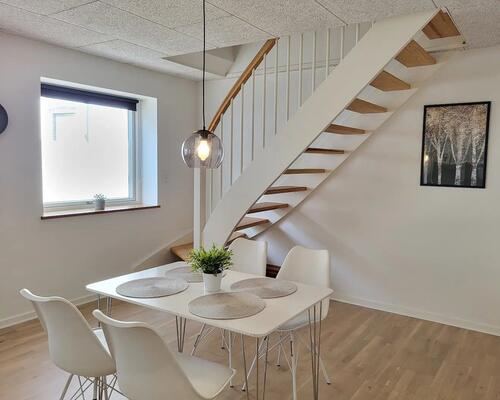 Flot fritliggende 4. værelses rækkehus i Vejle.