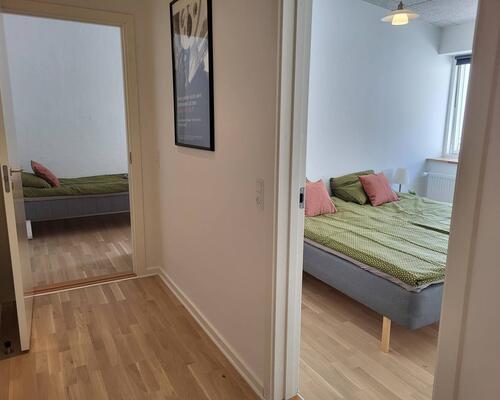 Flot fritliggende 4. værelses rækkehus i Vejle.