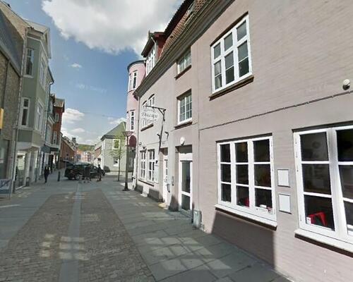 Flot penthouselejlighed med altan, nær Vejle Midtpunkt.