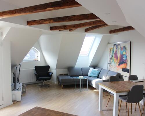 Flot penthouselejlighed med altan, nær Vejle Midtpunkt.