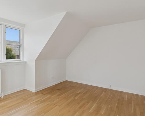 6-værelses lejlighed med plads til hele familien!