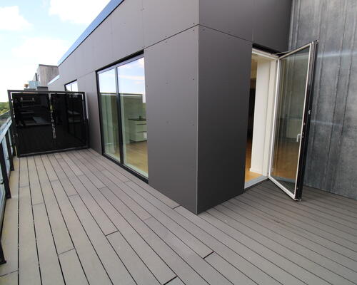 Rummelig 2-værelses bolig med skøn tagterrasse!