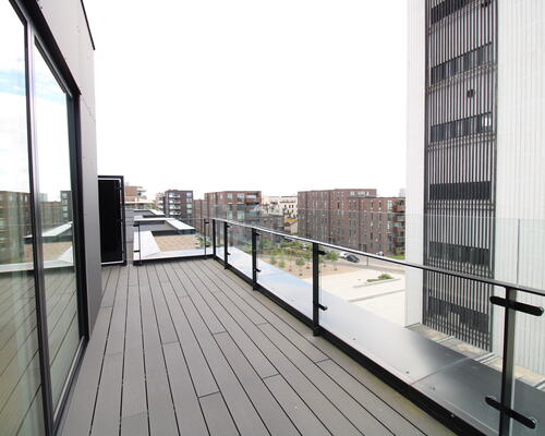 Rummelig 2-værelses bolig med skøn tagterrasse!