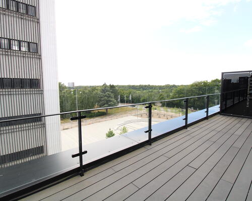 Rummelig 2-værelses bolig med skøn tagterrasse!