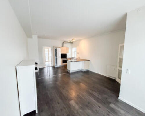 Lys og rummelig lejlighed med central beliggenhed i Nørager