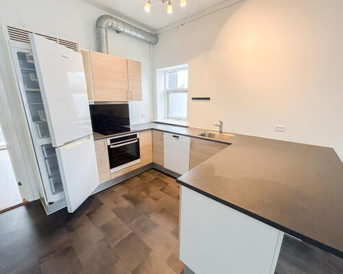 Lys og rummelig lejlighed med central beliggenhed i Nørager