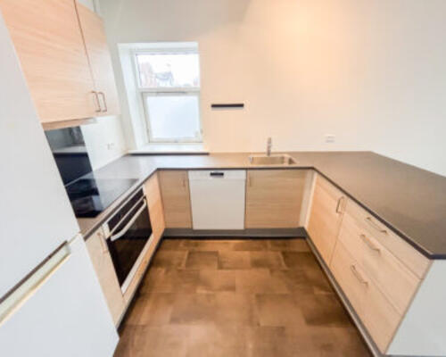 Lys og rummelig lejlighed med central beliggenhed i Nørager