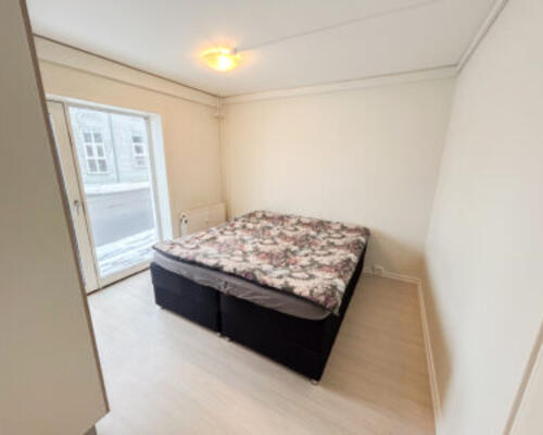 Lys og rummelig lejlighed med central beliggenhed i Nørager