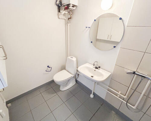 Lys og rummelig lejlighed med central beliggenhed i Nørager