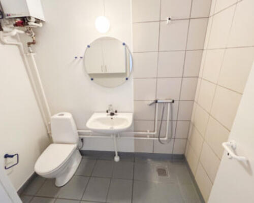 Lys og rummelig lejlighed med central beliggenhed i Nørager