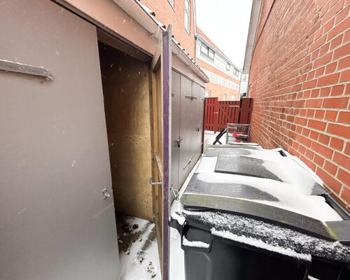 Lys og rummelig lejlighed med central beliggenhed i Nørager