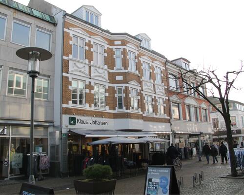 Flot 96 m2 stor lejlighed midt i gågaden.