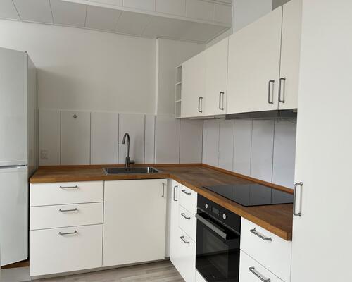 Flot 96 m2 stor lejlighed midt i gågaden.