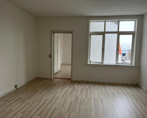 Flot 96 m2 stor lejlighed midt i gågaden.